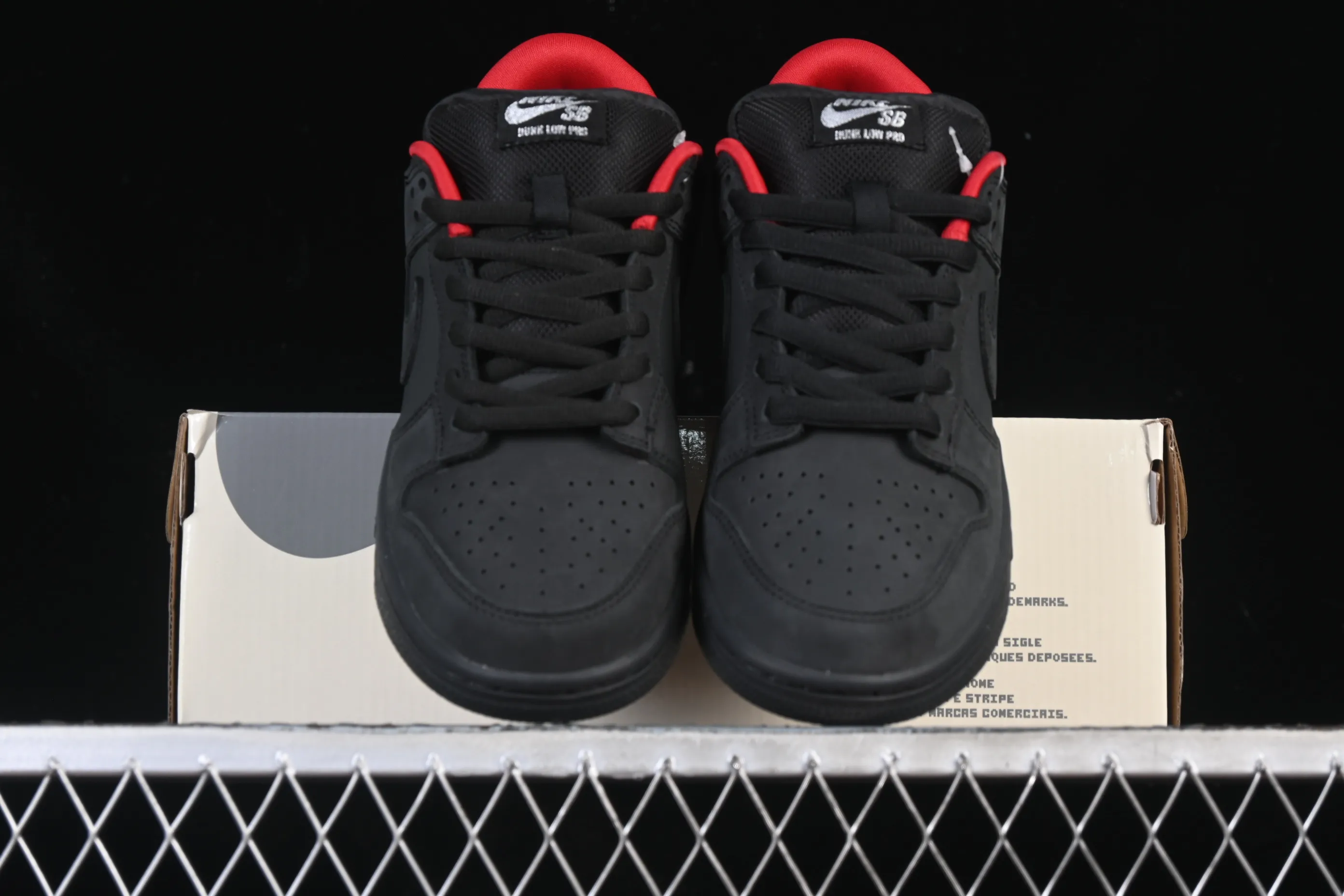 All Categories Nk SB Dunk Series Nk SB Dunk Low Low-top sneakers Supreme x Nike SB Dunk Low "Ocean Fog" Limited Edition Black Warrior Low-top casual sneakers HQ8487-001